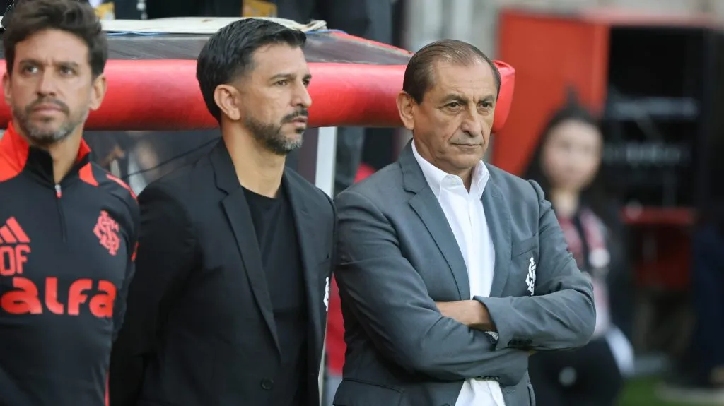 Emiliano e Ramón Díaz durante partida. Foto: Ricardo Duarte/SCI