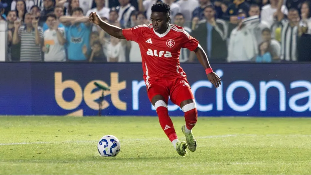 Carbonero pelo Colorado. Foto: Lucas Gabriel Cardoso/AGIF