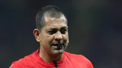 MG - BELO HORIZONTE - 09/11/2024 - BRASILEIRO A 2024, CRUZEIRO X CRICIUMA - O arbitro Wagner do Nascimento Magalhaes durante partida entre Cruzeiro e Criciuma no estadio Mineirao pelo campeonato Brasileiro A 2024.