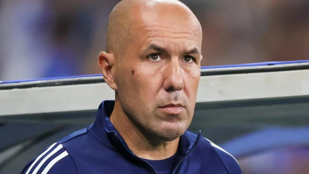 Leonardo Jardim durante partida. Foto: Gilson Lobo/AGIF