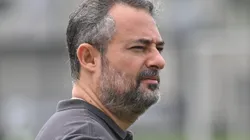 Alexandre Mattos durante treinamento no CT Rei Pelé.