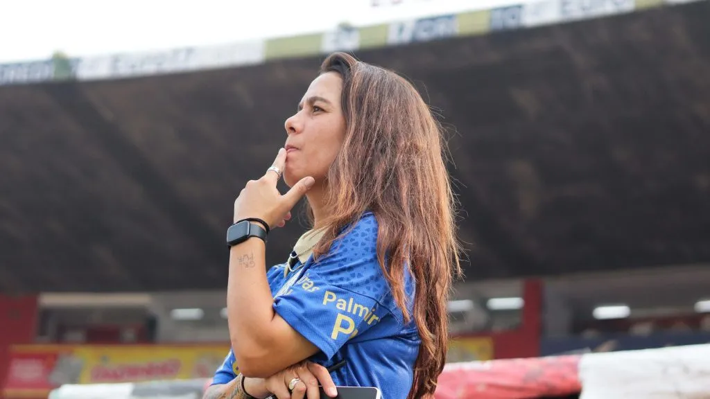 Treinadora do Palmeiras Camilla Orlando