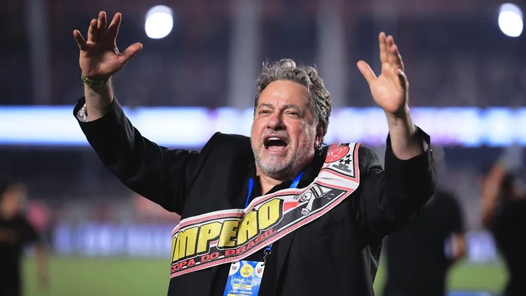 SP – SAO PAULO – 24/09/2023 – COPA DO BRASIL 2023 FINAL, SAO PAULO X FLAMENGO – Julio Casares presidente do Sao Paulo comemora titulo de campeao apos partida contra o Flamengo no estadio Morumbi pela decisao do campeonato Copa do Brasil 2023. Foto: Ettore Chiereguini/AGIF
