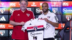 SP - SAO PAULO - 04/08/2023 - SAO PAULO, APRESENTACAO DE LUCAS MOURA - Lucas Moura ao lado de Julio Casares presidente do Sao Paulo durante sua apresentacao oficial como jogador do Sao Paulo em coletiva de imprensa realizada no CT Barra Funda. Foto: Ettore Chiereguini/AGIF