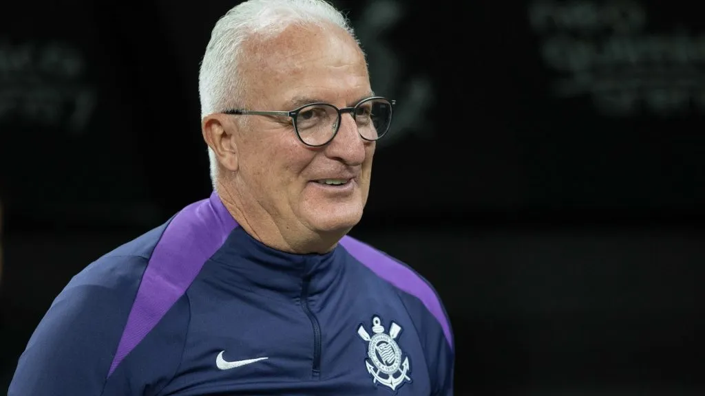 SP – SAO PAULO – 18/10/2025 – BRASILEIRO A 2025, CORINTHIANS X ATLETICO-MG -DORIVAL JUNIOR tecnico do Corinthians durante partida contra o Atletico-MG no estadio Arena Corinthians pelo campeonato Brasileiro A 2025. Foto: Joisel Amaral/AGIF