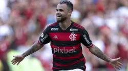 RJ - RIO DE JANEIRO - 01/12/2024 - BRASILEIRO A 2024, FLAMENGO X INTERNACIONAL - Michael jogador do Flamengo comemora seu gol durante partida contra o Internacional no estadio Maracana pelo campeonato Brasileiro A 2024. Foto: Jorge Rodrigues/AGIF