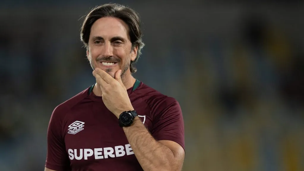 Luis Zubeldia tecnico do Fluminense durante partida contra o Juventude no estadio Maracana pelo campeonato Brasileiro A 2025. Foto: Jorge Rodrigues/AGIF