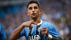 Chistian Olivera jogador do Gremio comemora seu gol durante partida contra o Santos no estadio Arena do Gremio pelo campeonato Brasileiro A 2025. Foto: Maxi Franzoi/AGIF