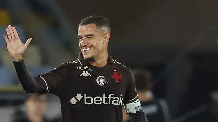 Coutinho aplica caneta em Canobbio em Vasco x Fluminense - (Photo by Wagner Meier/Getty Images)