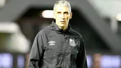 Santos de Vojvoda teve duelo direto contra a Vitória na Vila Belmiro