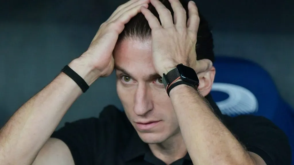 Filipe Luís lamentando. Foto: Thiago Ribeiro/AGIF