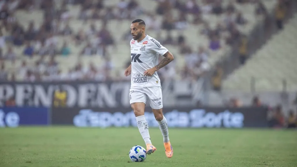 Guilherme fica abatido após derrota e gol perdido – Foto: Baggio Rodrigues/AGIF