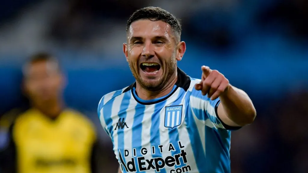 Martínez comemorando gol pelo Racing. (Photo by Marcelo Endelli/Getty Images)