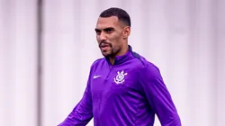 Matheuzinho em treino do Corinthians: O lateral está suspenso e terá que ser substituído