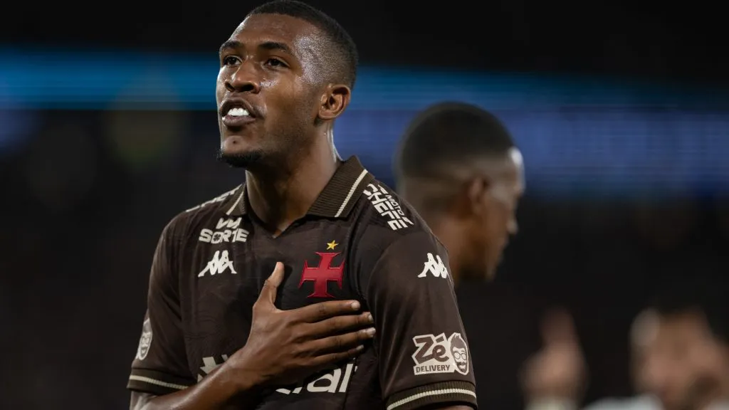 Rayan comemorando pelo Vasco contra o Fluminense – Foto: Jorge Rodrigues/AGIF