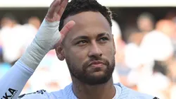 Neymar durante partida entre Santos e Fluminense, na Vila Belmiro, pelo Brasileirão.
