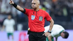 SAO PAULO, BRAZIL - NOVEMBER 04: Referee Wilton Pereira Sampaio gestures during a Brasileirao 2024 match between Corinthians and Palmeiras at Neo Quimica Arena on November 04, 2024 in Sao Paulo, Brazil. (Photo by Alexandre Schneider/Getty Images)