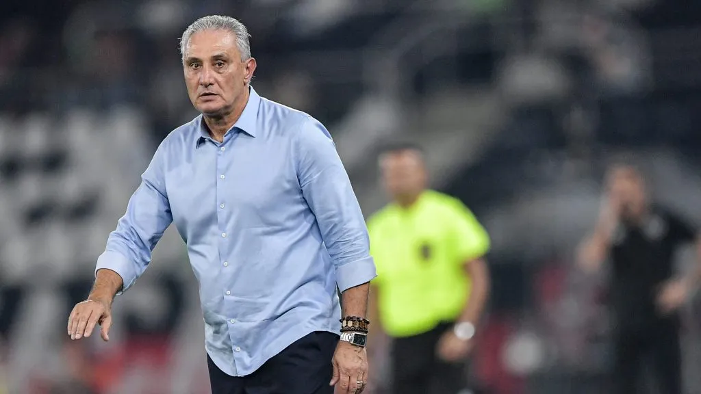 RJ – RIO DE JANEIRO – 18/08/2024 – BRASILEIRO A 2024, BOTAFOGO X FLAMENGO – Tite tecnico do Flamengo durante partida contra o Botafogo no estadio Engenhao pelo campeonato Brasileiro A 2024. Foto: Thiago Ribeiro/AGIF