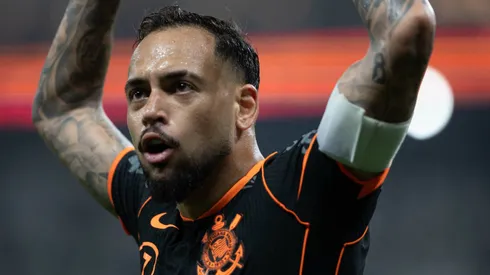 SP – SAO PAULO – 18/10/2025 – BRASILEIRO A 2025, CORINTHIANS X ATLETICO-MG – MAYCON Jogador do Corinthians comemoram vitoria ao final da partida contra o Atletico-MG no estadio Arena Corinthians pelo campeonato Brasileiro A 2025. Foto: Joisel Amaral/AGIF