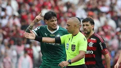 Wilton Pereira Sampaio durante partida no domingo (19).