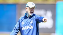 Mano Menezes em treino no CT Luiz Carvalho