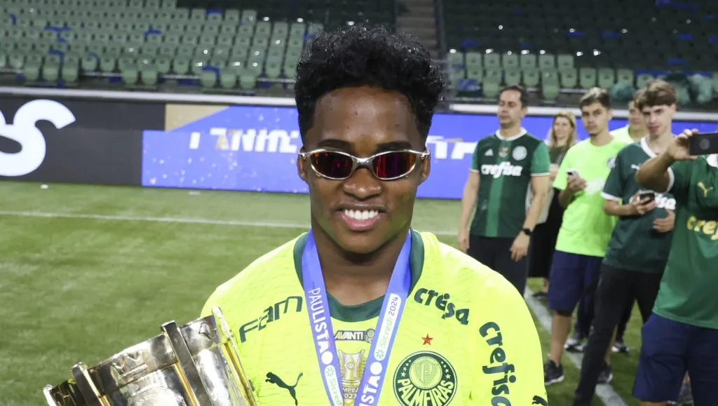 Endrick comemorando título paulista pelo Palmeiras em 2024. (Photo by Alexandre Schneider/Getty Images)