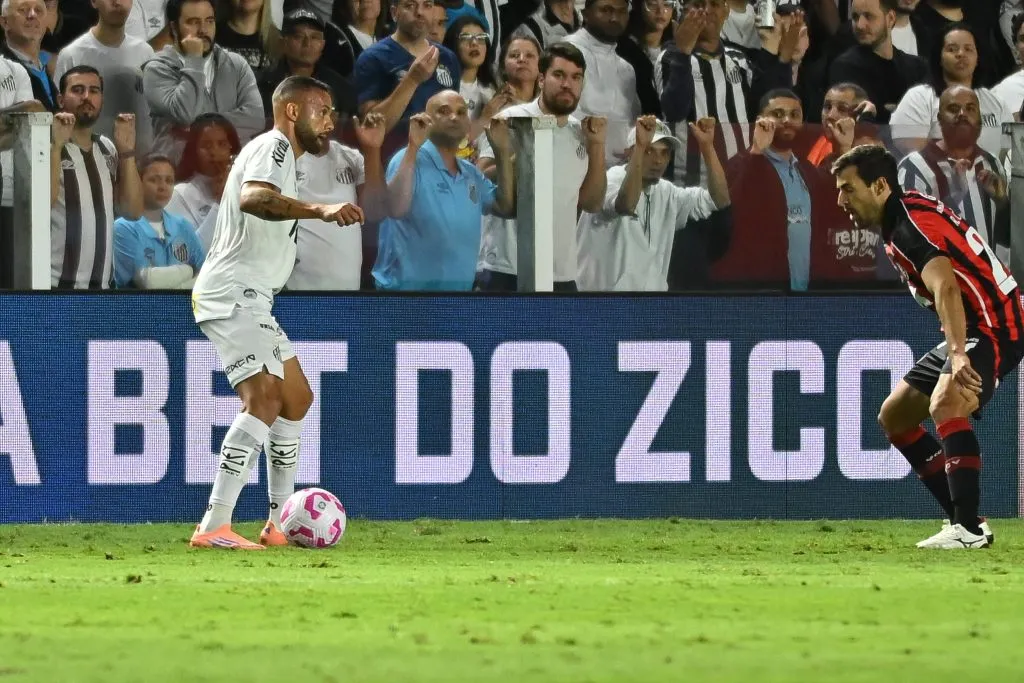 Guilherme durante o jogo contra o Vitória. Foto: Jota Erre/AGIF