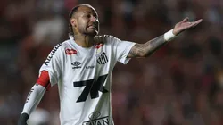 Neymar durante partida pelo Santos