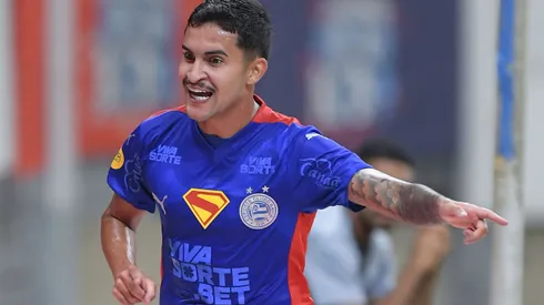 BA - SALVADOR - 19/10/2025 - BRASILEIRO A 2025, BAHIA X GREMIO - Rodrigo Nestor jogador do Bahia comemora seu gol durante partida contra o Gremio no estadio Arena Fonte Nova pelo campeonato Brasileiro A 2025. Foto: Jhony Pinho/AGIF