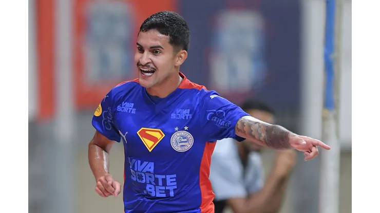 BA - SALVADOR - 19/10/2025 - BRASILEIRO A 2025, BAHIA X GREMIO - Rodrigo Nestor jogador do Bahia comemora seu gol durante partida contra o Gremio no estadio Arena Fonte Nova pelo campeonato Brasileiro A 2025. Foto: Jhony Pinho/AGIF