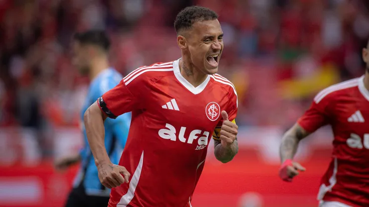 Alan Patrick jogador do Internacional comemora seu gol durante partida contra o Grêmio - Foto: Maxi Franzoi/AGIF