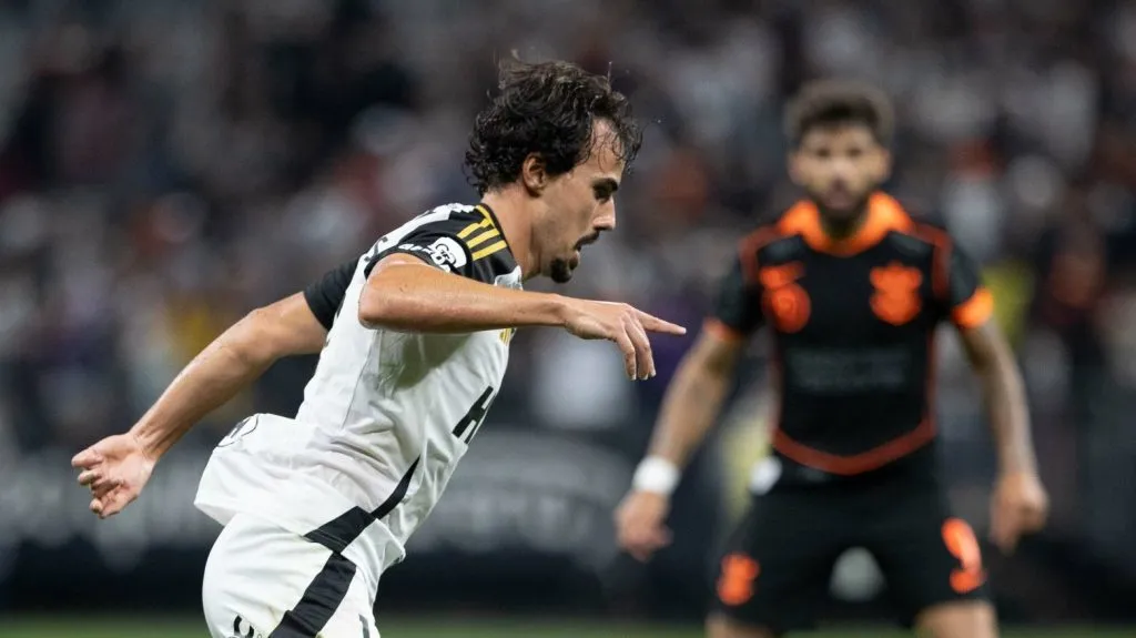 Foto: Joisel Amaral/AGIF – Igor Gomes durante jogo do Atlético contra o Corinthians.