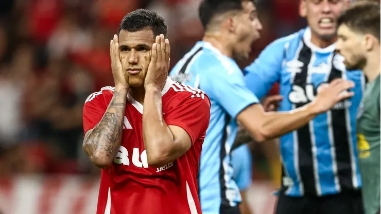 Braian Aguirre, lateral do Internacional em partida pelo campeonato brasileiro (Foto: Pedro H. Tesch/Getty Images)