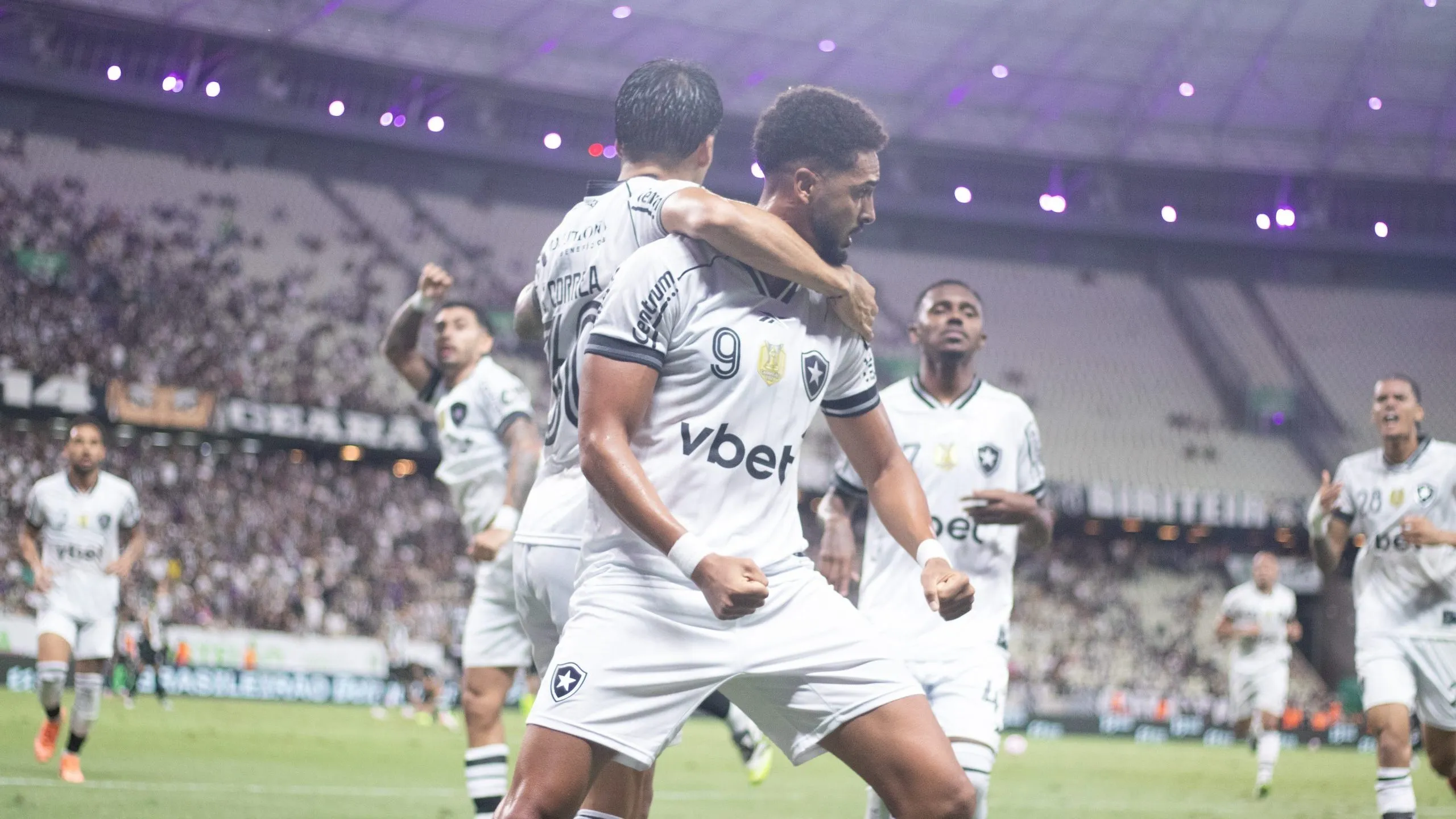 Botafogo vence o Ceará fora de casa – Foto: Baggio Rodrigues/AGIF