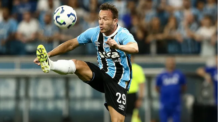 Arthur deve voltar a ficar à disposição. Foto: Pedro H. Tesch/Getty Images