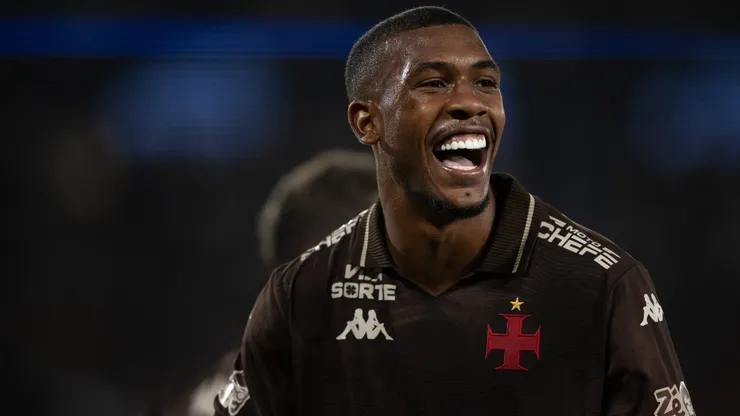 Rayan jogador do Vasco comemora seu gol durante partida contra o Fluminense - Foto: Jorge Rodrigues/AGIF