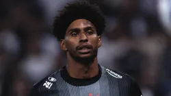 Hugo Souza pode ser desfalque em Vitória x Corinthians.