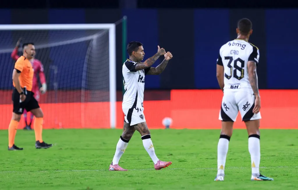 Galo buscou o empate diante dos equatorianos. Foto:  Franklin Jacome/Getty Images