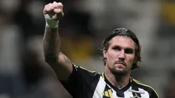 Lyanco vibra com gol de Dudu em empate do Atlético-MG com o Del Valle.