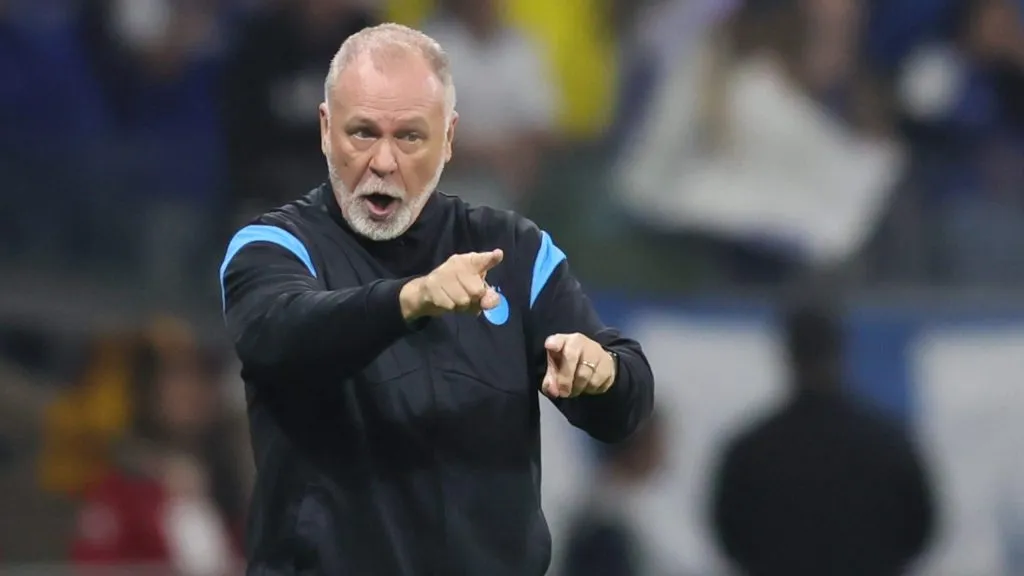 Mano Menezes toa medidas emergenciais para a recuperação do Imortal – Foto: Gilson Lobo/AGIF