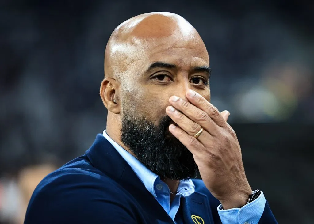 Fabinho Soldado diretor do Corinthians durante aquecimento antes da partida contra o Vitoria no estadio Arena Corinthians pelo campeonato Brasileiro A 2025. Foto: Fabio Giannelli/AGIF