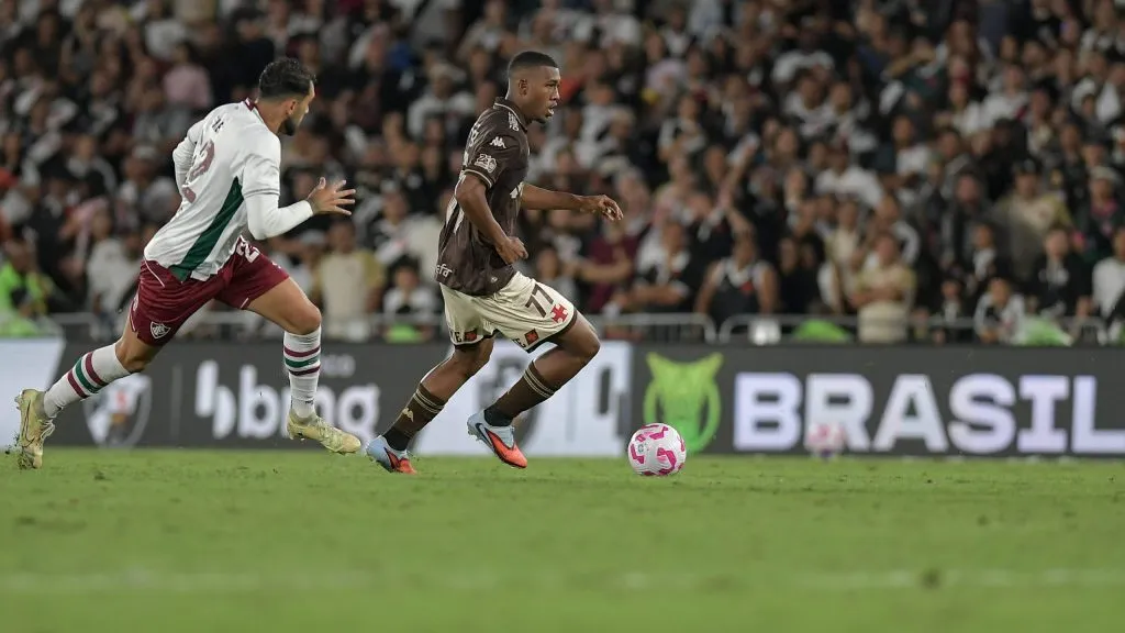 Rayan vem se destacando no Vasco e desperta interesse do futebol europeu – Foto: Thiago Ribeiro/AGIF