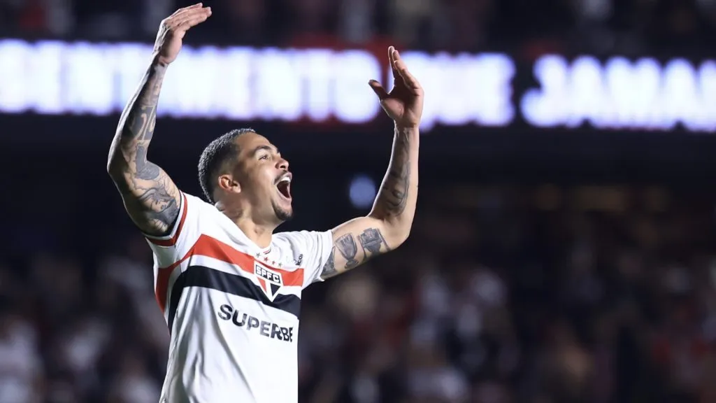 Luciano comemorando pelo São Paulo. Foto:  Marcello Zambrana/AGIF