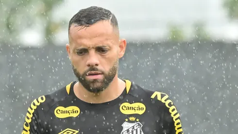 Guilherme durante treino no CT Rei Pelé.
