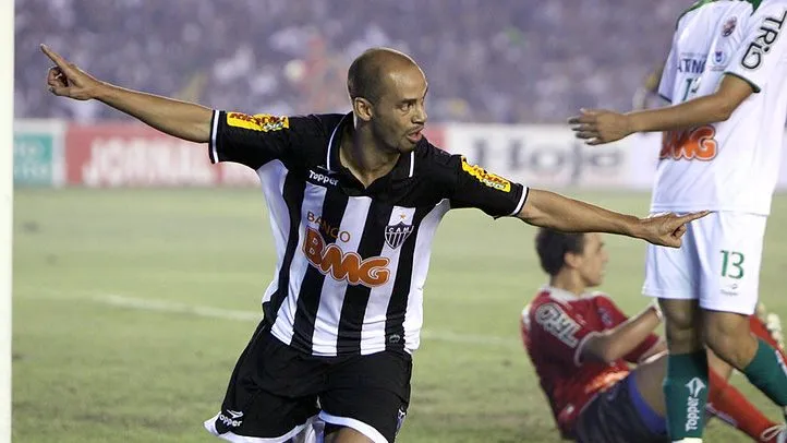 Marques no Galo. Foto: BRUNO CANTINI/Atlético