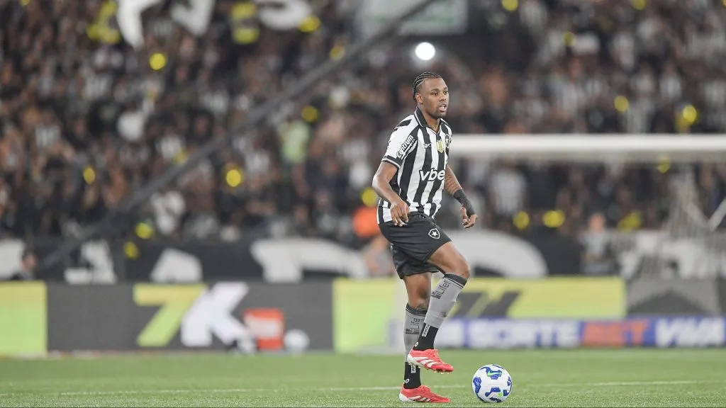 Kaio Pantaleao jogador do Botafogo durante partida contra o Vasco no estadio Engenhao pelo campeonato Copa Do Brasil 2025. Foto: Thiago Ribeiro/AGIF