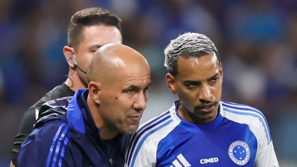 Matheus Pereira e Leonardo Jardim - Foto: Gilson Lobo/AGIF.