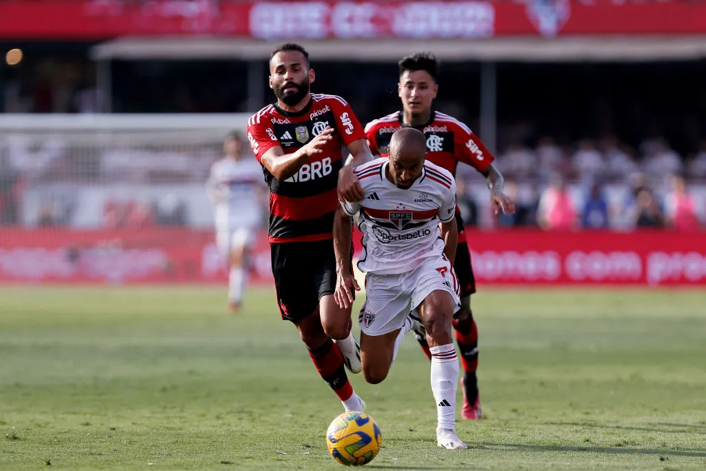 São Paulo leva a melhor nos confrontos diretos contra o Flamengo. Foto: Ricardo Moreira/Getty Images)