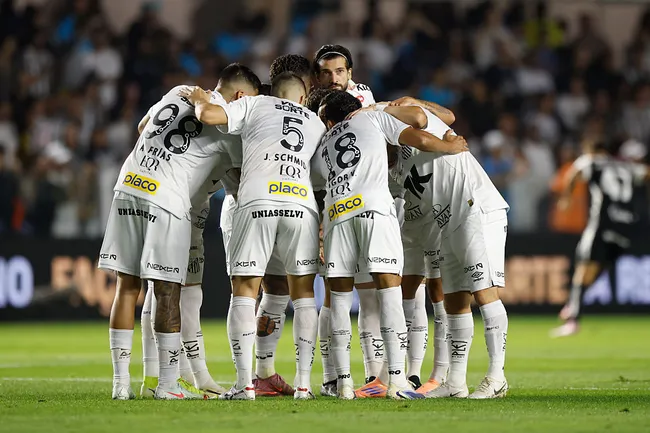 Santos tem ampla vantagem diante do Botafogo. Foto: Miguel Schincariol/Getty Images)