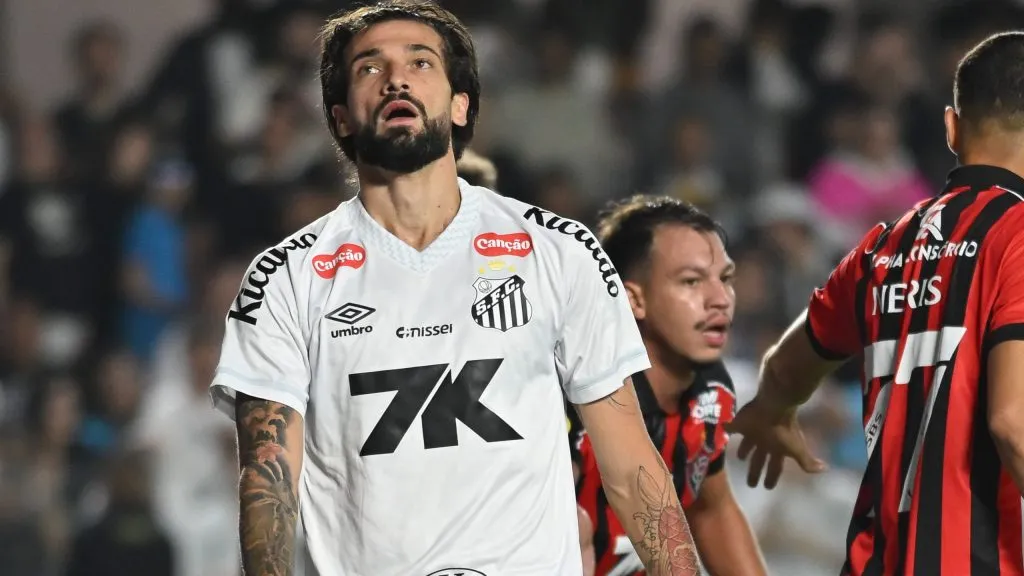 Santos volta a se complicar na briga contra o rebaixamento no Brasileirão. Foto: Jota Erre/AGIF